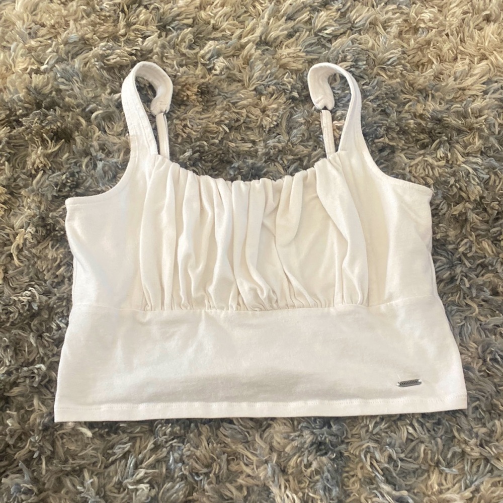 Hollister white crop top. Really good condition. Size Medium. Very trendy.